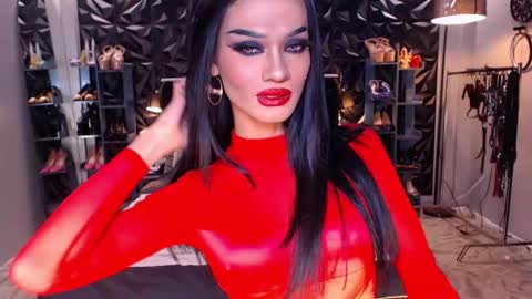 Snapshot of queenvalentinats chatting on 02.15.25 ValentinaMoone online show from 02.15.25