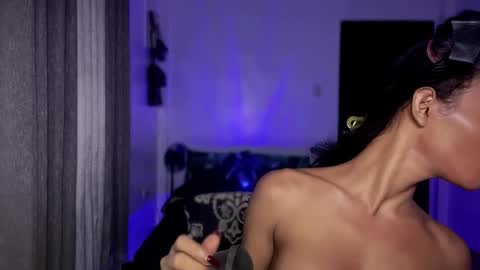 Snapshot of queenvalentinats chatting on 10.17.25 ValentinaMoone online show from 10.17.25