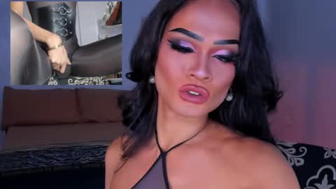 Snapshot of queenvalentinats chatting on 10.24.25 ValentinaMoone online show from 10.24.25