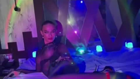 Snapshot of queenvalentinats chatting on 11.16.25 ValentinaMoone online show from 11.16.25