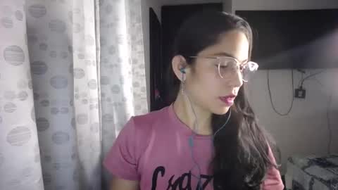 Snapshot of queenvictoria2023 chatting on 01.07.25 Paola online show from 01.07.25