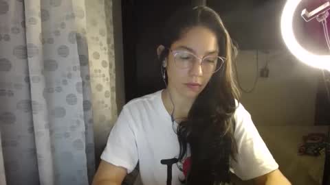 Snapshot of queenvictoria2023 chatting on 01.21.25 Paola online show from 01.21.25