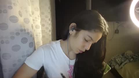 Snapshot of queenvictoria2023 chatting on 01.23.25 Paola online show from 01.23.25