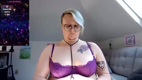 queerlyjaz online show from 04.25.26