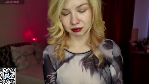 Snapshot of quennabrucker chatting on 04.09.26 Tate online show from 04.09.26