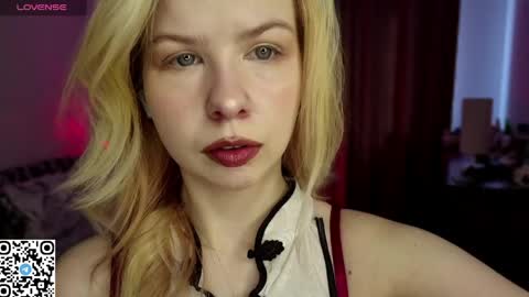 Snapshot of quennabrucker chatting on 04.12.26 Tate online show from 04.12.26