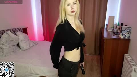 Snapshot of quennabrucker chatting on 04.14.26 Tate online show from 04.14.26