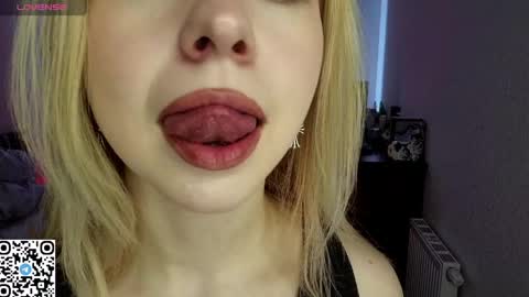 Snapshot of quennabrucker chatting on 04.15.26 Tate online show from 04.15.26