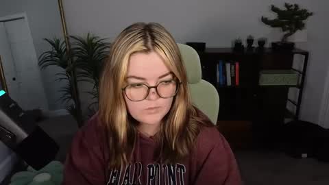 Snapshot of quervoqueen1 chatting on 09.17.25 Bri online show from 09.17.25