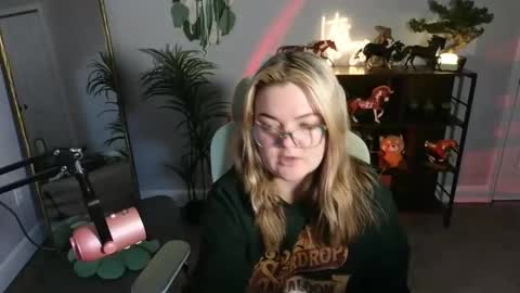 Snapshot of quervoqueen1 chatting on 11.05.25 Bri online show from 11.05.25