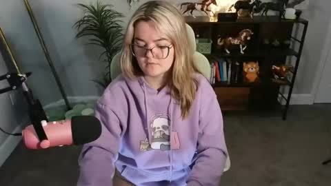 Snapshot of quervoqueen1 chatting on 11.15.25 Bri online show from 11.15.25