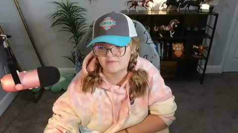 Snapshot of quervoqueen1 chatting on 11.25.25 Bri online show from 11.25.25