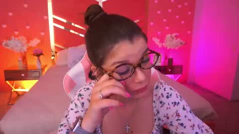 Snapshot of qweenlina chatting on 06.18.26 Karolina online show from 06.18.26