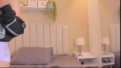 Rachel Donnelly online show from 12.21.25