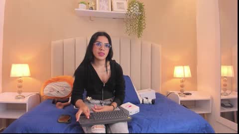 Rachel Donnelly online show from 12.22.25