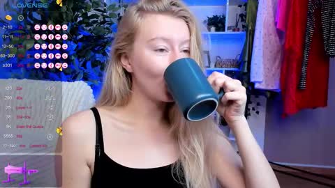 Snapshot of rachel_rut chatting on 10.05.25 Rachel online show from 10.05.25