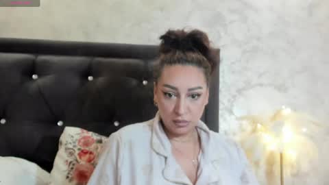 raelledarkstar online show from 04.24.26