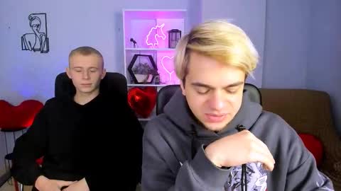 Snapshot of rafael_bien chatting on 11.16.25 rafael online show from 11.16.25