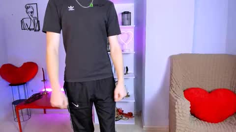 Snapshot of rafael_bien chatting on 11.21.25 rafael online show from 11.21.25