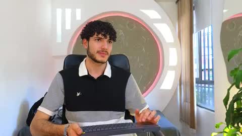 Snapshot of rafael_mendez chatting on 09.09.25 R A F A E L online show from 09.09.25