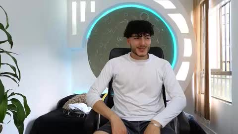 Snapshot of rafael_mendez chatting on 09.28.25 R A F A E L online show from 09.28.25