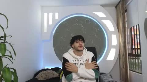 Snapshot of rafael_mendez chatting on 10.01.25 R A F A E L online show from 10.01.25