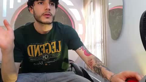 Snapshot of rafael_mendez chatting on 10.07.25 R A F A E L online show from 10.07.25