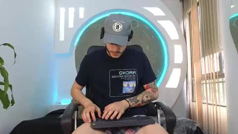 Snapshot of rafael_mendez chatting on 10.09.25 R A F A E L online show from 10.09.25