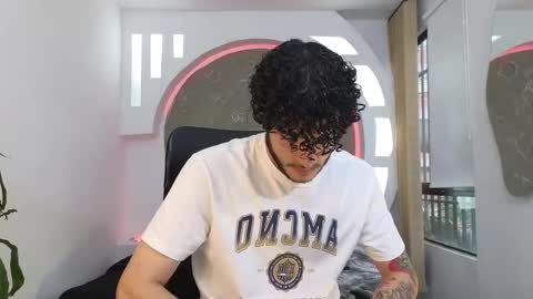 Snapshot of rafael_mendez chatting on 10.21.25 R A F A E L online show from 10.21.25