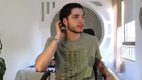 Snapshot of rafael_mendez chatting on 11.05.25 R A F A E L online show from 11.05.25