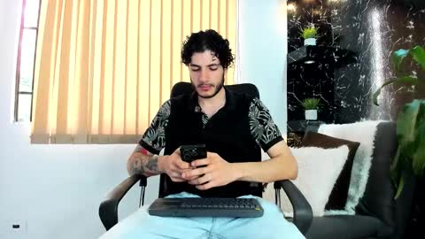 Snapshot of rafael_mendez chatting on 11.08.25 R A F A E L online show from 11.08.25