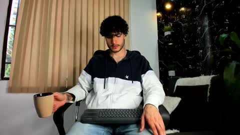 Snapshot of rafael_mendez chatting on 11.19.25 R A F A E L online show from 11.19.25