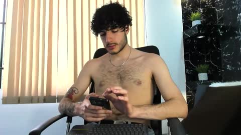 Snapshot of rafael_mendez chatting on 11.21.25 R A F A E L online show from 11.21.25