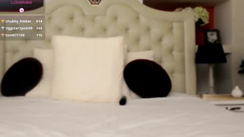 Snapshot of ragazzabellaa chatting on 03.10.25 Monica online show from 03.10.25