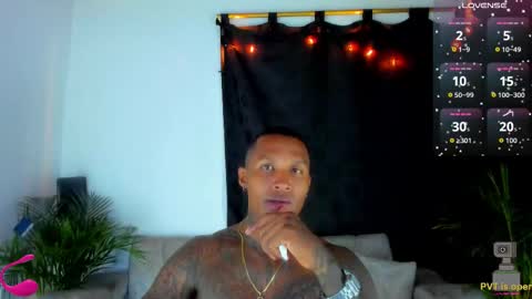 Snapshot of ragnarhot24 chatting on 09.10.25 Andres H online show from 09.10.25