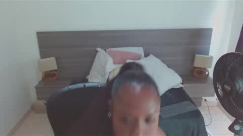 raichellcooper1 online show from 02.20.25