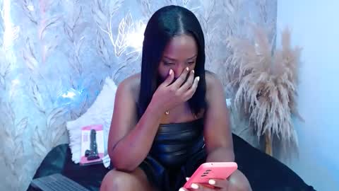 raichellcooper1 online show from 12.18.25