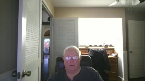 Snapshot of raiderman215 chatting on 12.04.25 raiderman215 online show from 12.04.25