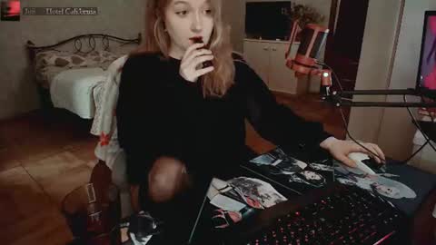 Snapshot of raiingurl chatting on 06.18.26 Kate online show from 06.18.26