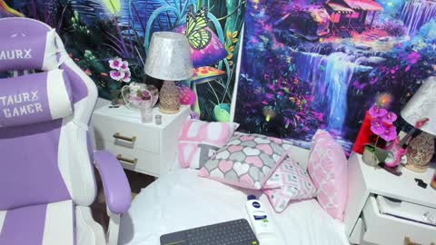 Snapshot of rainbow__coockie chatting on 01.01.25 rainbow__coockie online show from 01.01.25