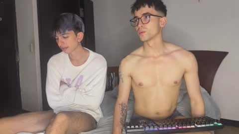 Snapshot of rakhubs chatting on 03.04.26 Enzo online show from 03.04.26