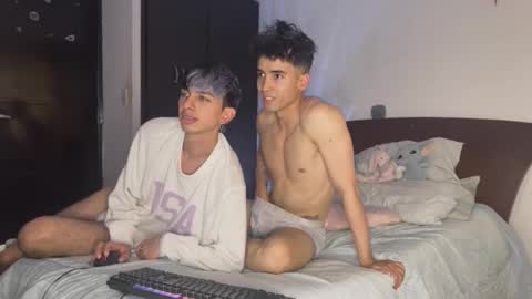 Snapshot of rakhubs chatting on 03.05.26 Enzo online show from 03.05.26