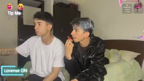 Snapshot of rakhubs chatting on 04.12.26 Enzo online show from 04.12.26