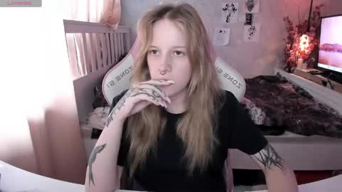 Snapshot of rapunzel_cute chatting on 06.01.26 Rapunzel online show from 06.01.26
