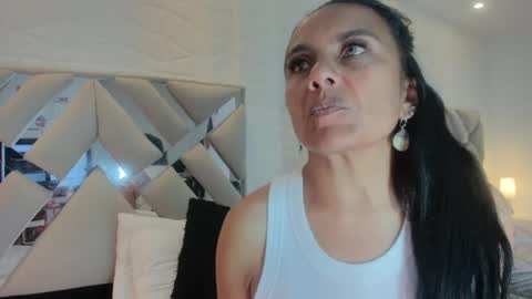 Snapshot of raquel_moore chatting on 02.09.25 Raquel Moore online show from 02.09.25