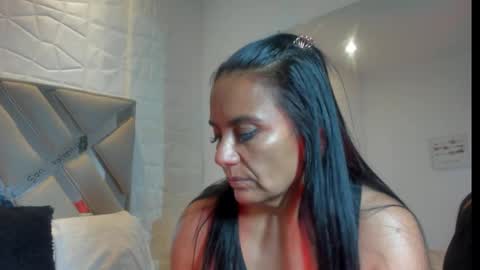 Snapshot of raquel_moore chatting on 02.21.25 Raquel Moore online show from 02.21.25