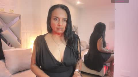 Snapshot of raquel_moore chatting on 09.24.25 Raquel Moore online show from 09.24.25