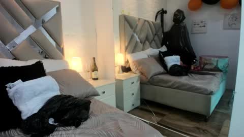 Snapshot of raquel_moore chatting on 10.29.25 Raquel Moore online show from 10.29.25