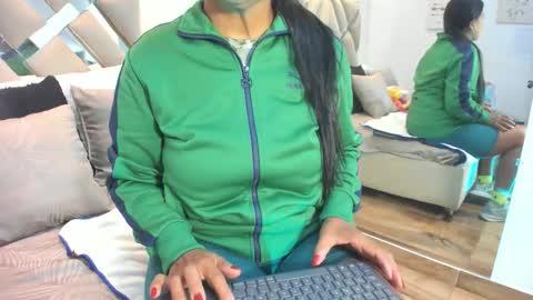 Snapshot of raquel_moore chatting on 11.19.25 Raquel Moore online show from 11.19.25