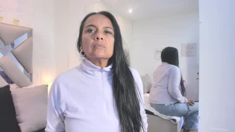 Snapshot of raquel_moore chatting on 11.29.25 Raquel Moore online show from 11.29.25